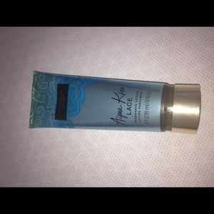 VICTORIA SECRET LACE LOTION(sold out)